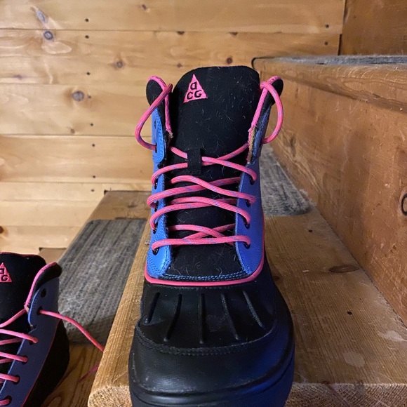 NIKE WOMENS ACG boots - Picture 4 of 4